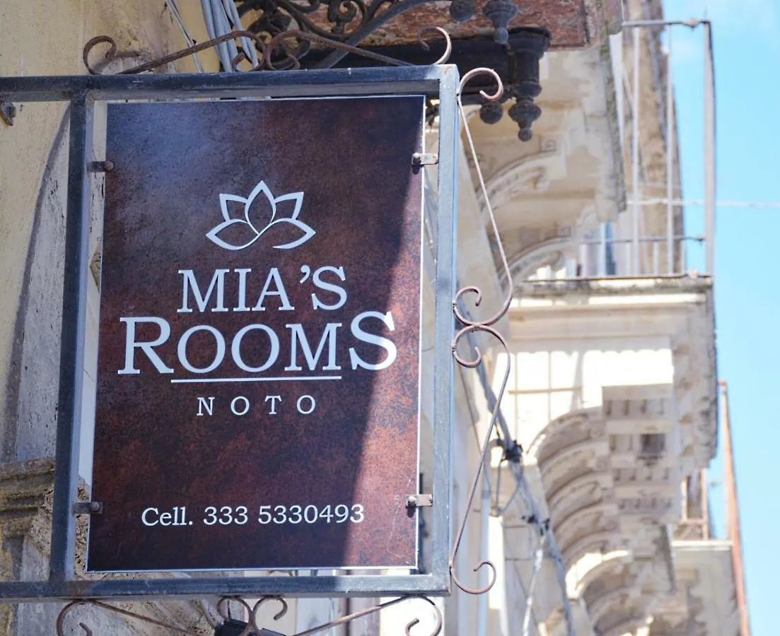 Mia'S Rooms Noto 2*,